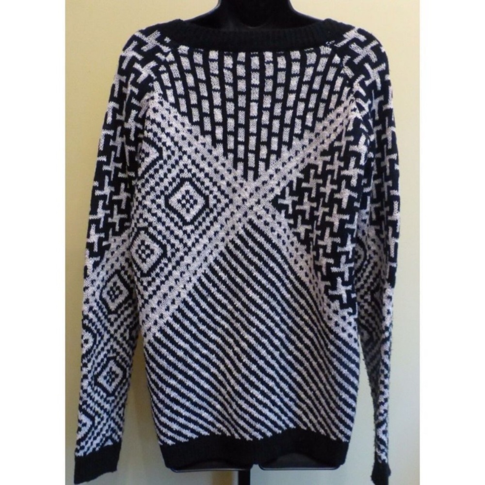 Mi Ami Black and White Patterned Sweater. - Picture 4 of 11